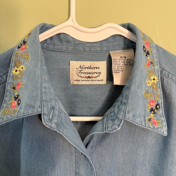 Vintage Northern treasures Blue Embroidered  chambray Jean Shirt women’s size M - Picture 3 of 10